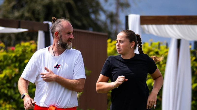Ukrainas tenisa speciālists Staņislavs Hmarskis un Latvijas tenisa līdere Aļona Ostapenko. Foto: Jimmie48 / WTA