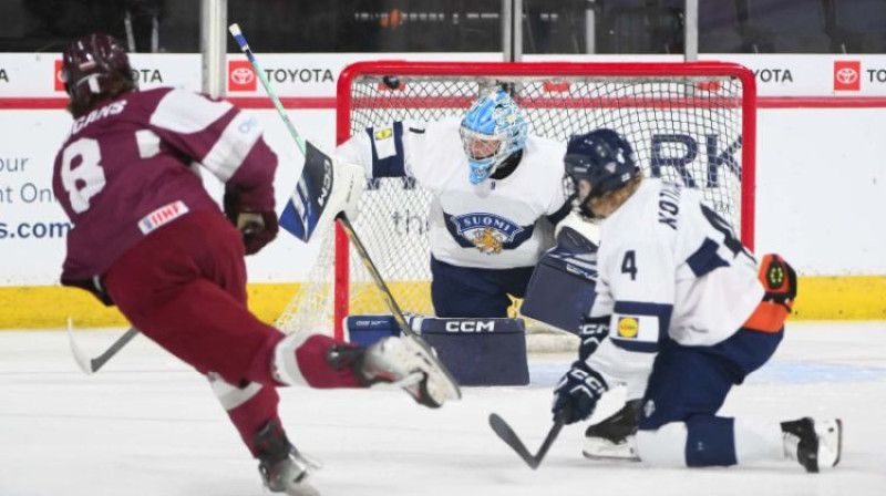 Martins Klaucāns gūst vārtus. Foto: IIHF