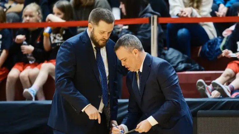 Kaspars Mājenieks (no kreisās). Foto: FIBA