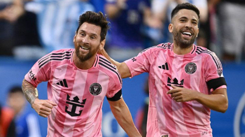 Lionels Mesi un Džordi Alba. Foto: AFP/Scanpix