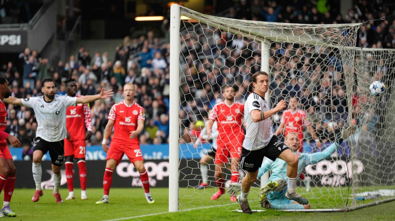 Tronheimas "Rosenborg" uzvaras vārtu guvuma aina cīņā pret Maincu. Foto: Ole Martin Wold/AFP/Scanpix