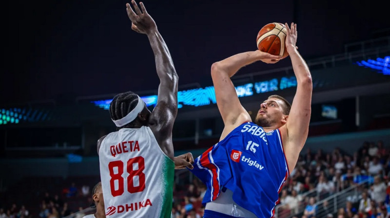 Nikola Jokičs un Nemiašs Keta 2025. gada 29. augustā. Foto: FIBA