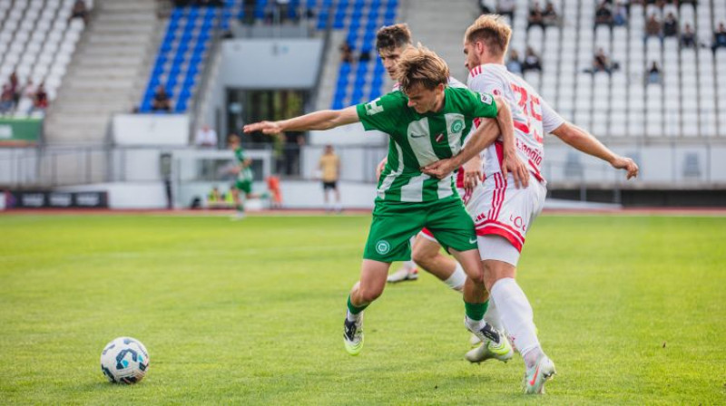 Emīls Evelons pret Vladislavu Sorokinu. Foto: FK Metta