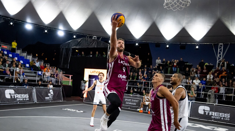 Zigmārs Raimo uzbrukumā. Foto: FIBA