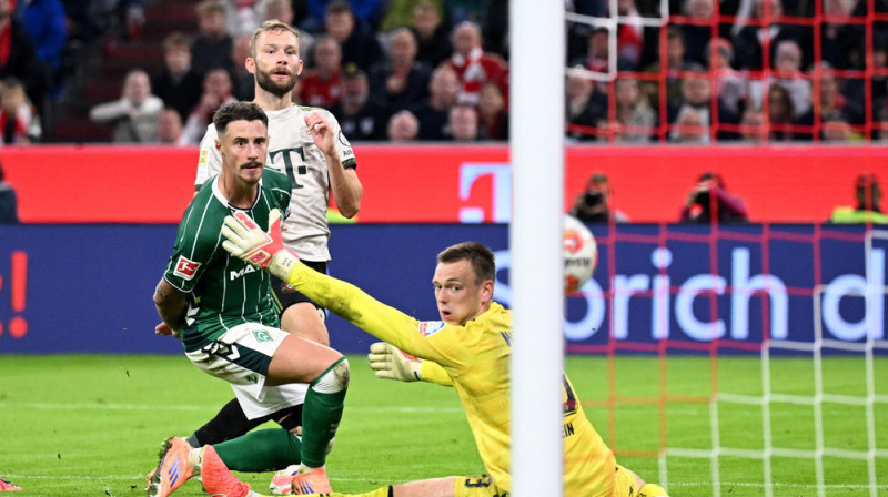 Karls Heins spēlē pret "Bayern". Foto: Reuters/Scanpix