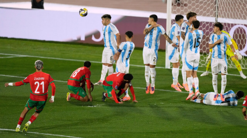 Mirklis pirms marokāņa Jasira Zabiri vārtu guvuma U20 Pasaules kausa finālā Santjago. Foto: Gustavo Garello/AP/Scanpix