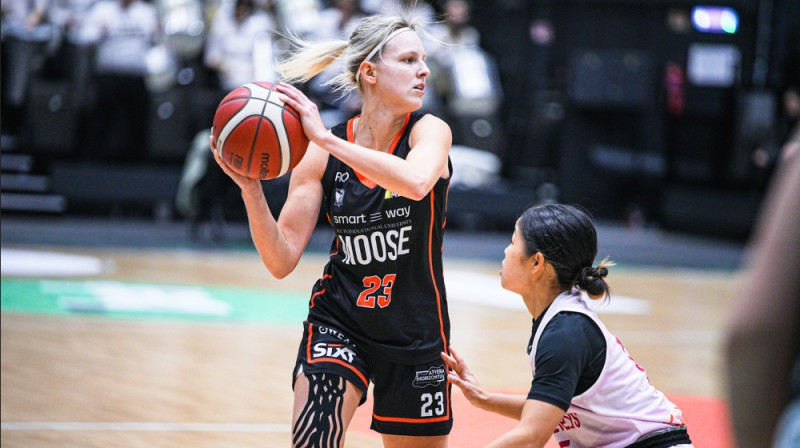 Līna Loceniece un Mone Izumi 2025. gada 27. oktobrī. Foto: Kamile Linkevičiūte