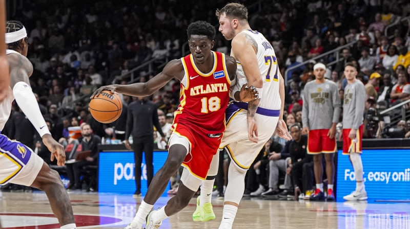 Mohameds Gejs pret Luku Dončiču. Foto: Reuters/Scanpix