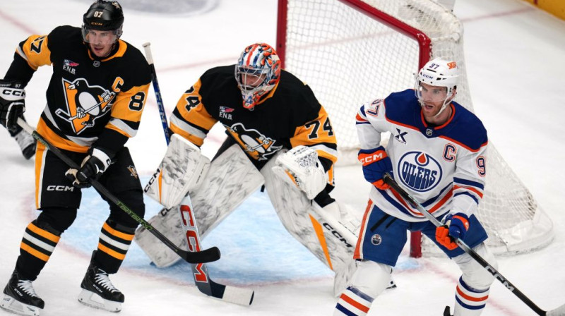 Sidnijs Krosbijs, Stjuarts Skiners un Konors Makdeivids. Foto. AP. Scanpix