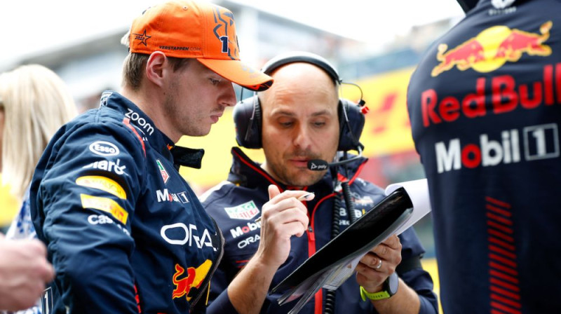 Makss Verstapens un Džanpjēro Lambiāze. Foto: Motorsport.com