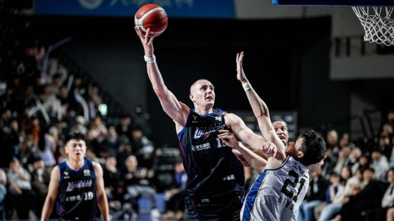 Anžejs Pasečņiks uzbrukumā. Foto: Hsinchu Jko Lioneers