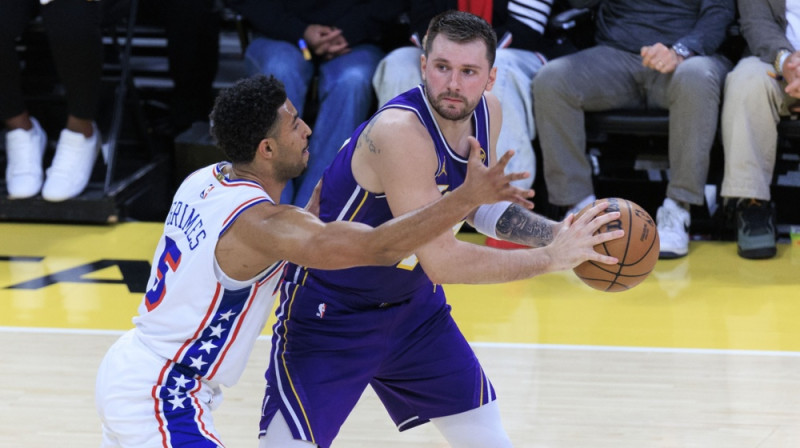 Luka Dončičs pret Kventinu Graimsu. Foto: AP/Scanpix