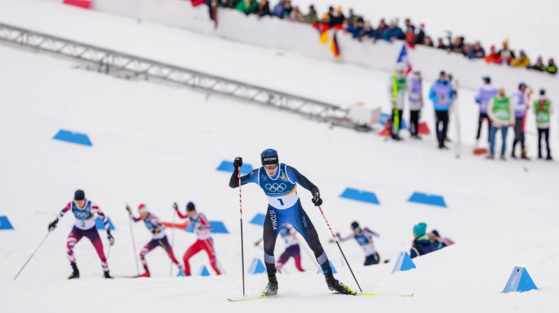 Igaunijas ziemeļu divcīņnieks Kristjans Ilvess olimpisko sacīkšu priekšgalā. Foto: Evgeniy Maloletka/AP/Scanpix