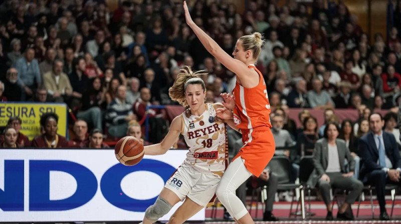 Kitija Laksa un Ivana Dojkiča 2026. gada 2. martā. Foto: EuroLeague Women
