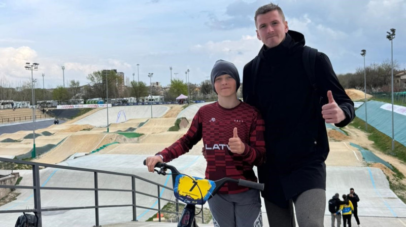 Rolands Baranovskis ar treneri Renāru Augu

Foto: Silvas ziķer