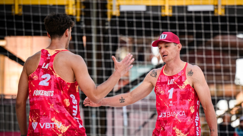 Kristians Fokerots un Mārtiņš Pļaviņš. Foto: volleyballworld.com