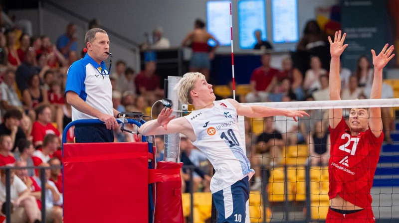 Soms Luka Martila uzbrukumā cīņā pret Dānijas valstsvienību. Foto: CEV