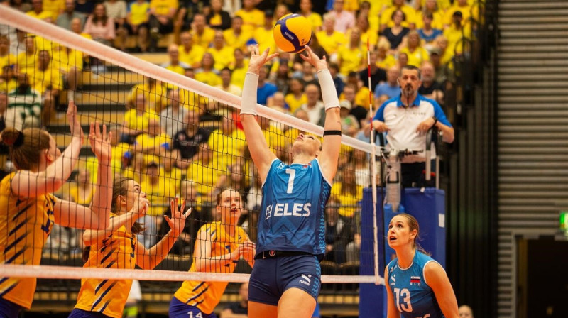 Mirklis Zviedrijas un Slovēnijas valstsvienību cīņā Eiropas līgas pirmajā finālspēlē Erebrū. Foto: CEV