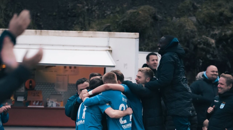 Klaksvīkas futbolisti pēc uzvaras vārtu guvuma Argirā. Foto: Klaksvíkar Ítróttarfelag
