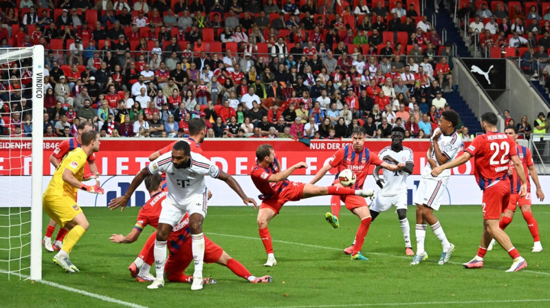 Mirklis Heidenheimas cīņā pret Minhenes "Bayern". Foto: Gerhard Schulthei/Imago Images/Scanpix
