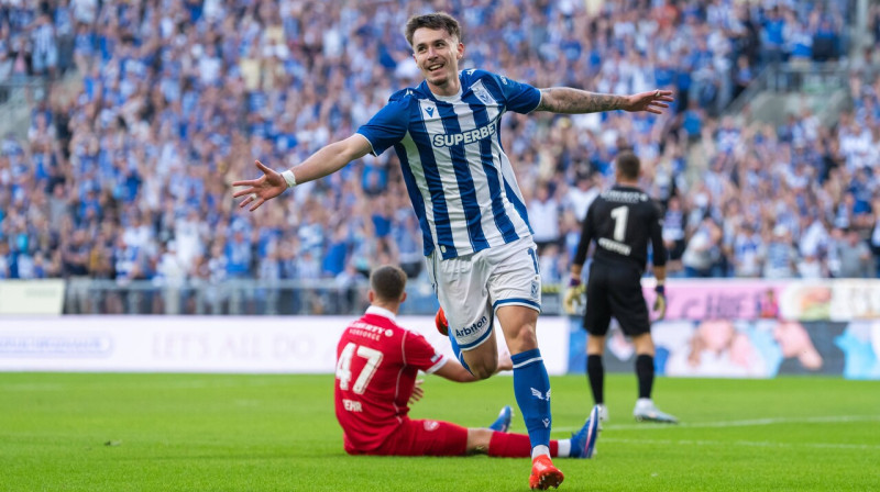 Poznaņas "Lech" zviedru uzbrucējs Patriks Volemarks pēc vārtu guvuma pret šveiciešu Tūnu. Foto: Ruslan Taran/Ball Raw Images/Scanpix