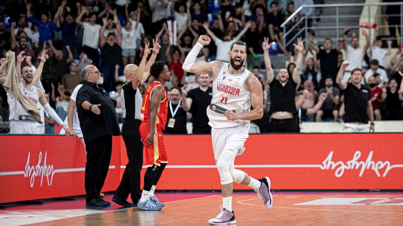 Tornikes Šengelijas prieks Tbilisi. Foto: FIBA