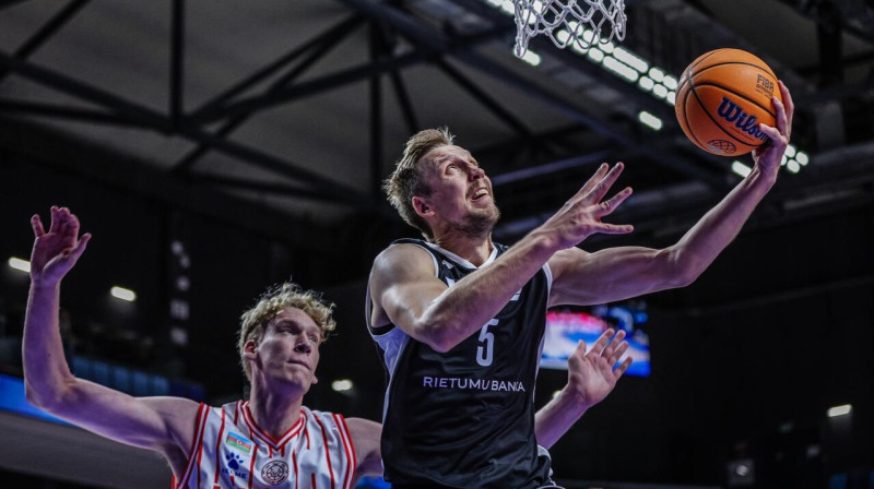 Mareks Mejeris uzbrukumā. Foto: FIBA