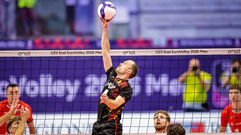Beļģu volejbolists Steins Dhulsts Eiropas meistarsacīkšu astotdaļfinālā Turīnā. Foto: CEV