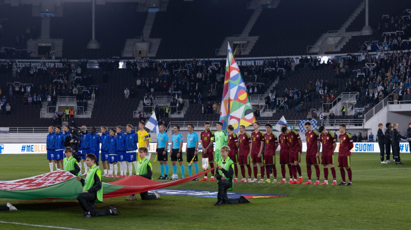 Somijas un Baltkrievijas valstsvienības pirms cīņas UEFA Nāciju līgā. 2026. gada 29. septembris, Helsinku Olimpiskais stadions.
Foto: José Tabares/Zumapress.com/Scanpix