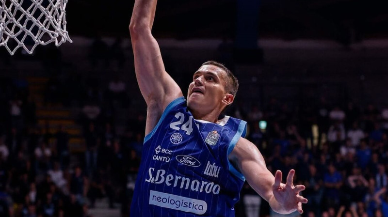 Andrejs Gražulis uzbrukumā. Foto: Pallacanestro Cantù