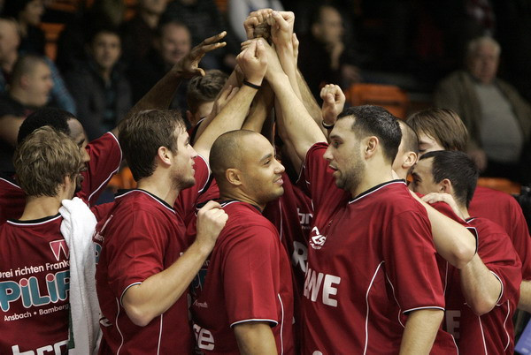 "Brose Baskets" turpina uzvarēt