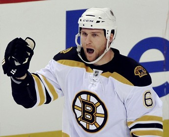 Bostonas "Bruins" pieveic "Flyers"