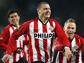 ''AZ'' cīnās neizšķirti ar ''PSV''; ''Ajax'' pieveic ''Feyenoord''