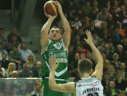 "Žalgiris" pārspēj "Rytas" un uzvar regulārajā čempionātā