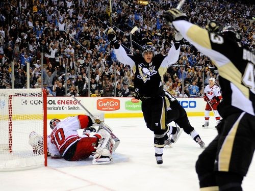 "Penguins" pārspēj "Hurricanes"