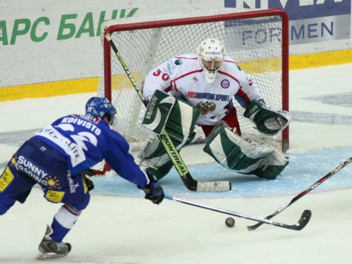 Magņitogorskas "Metallurg" zaudē, ''Salavat Yulaev'' grauj