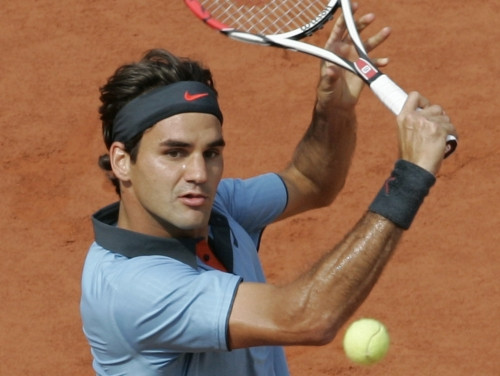 Federers apspēlē Monfisu un sarūgtina Franciju