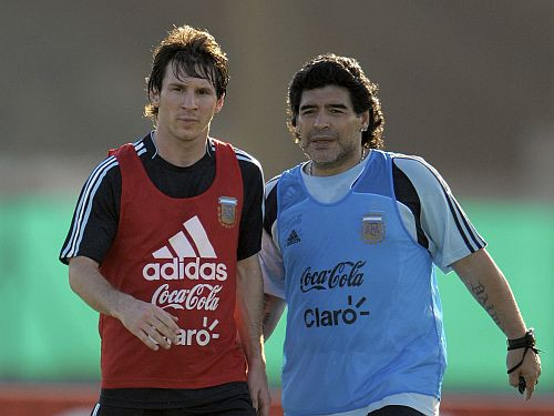Maradona pret Krieviju ar Mesi un Tevezu