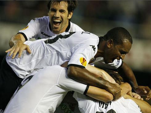 Eiropas līga: "Ajax" nepārliecinoši, "Valencia" dramatiska uzvara