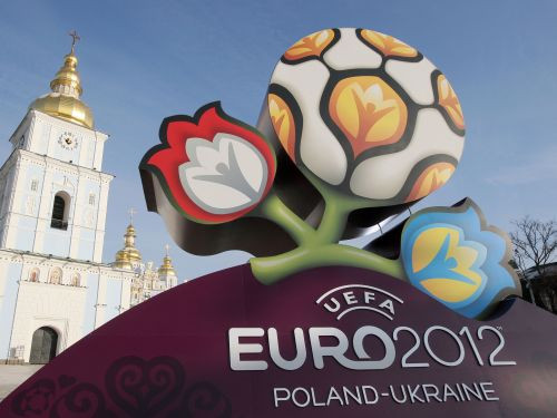 Prezentēts "EURO 2012" logo un sauklis