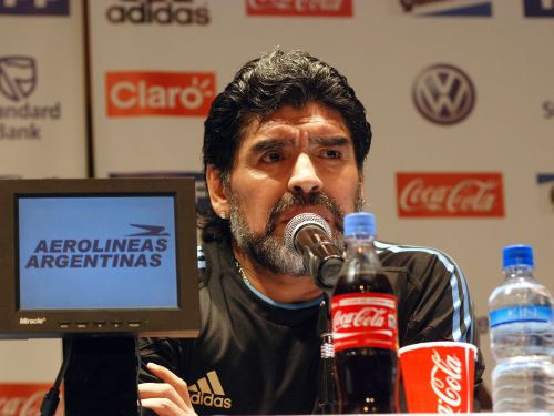 Maradona atbild Pelē un kritizē Platinī