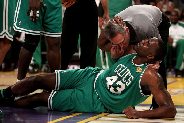 "Celtics" centram Perkinsam ceļgala savainojums