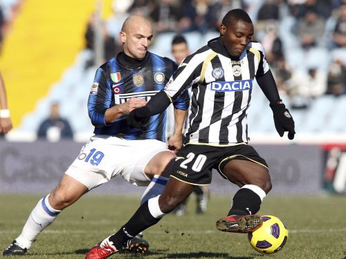 ''Udinese'' pārtrauc ''Inter'' uzvaru gājienu; ''Milan'' vēl joprojām pirmā