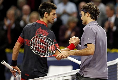 Federers pret Džokoviču cīņā par finālu