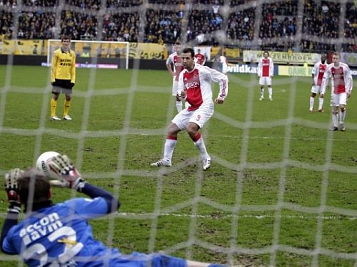 ''Ajax'' izskaņā izlaiž uzvaru, ''FC Groningen'' neizmanto iespēju pakāpties uz 3. vietu