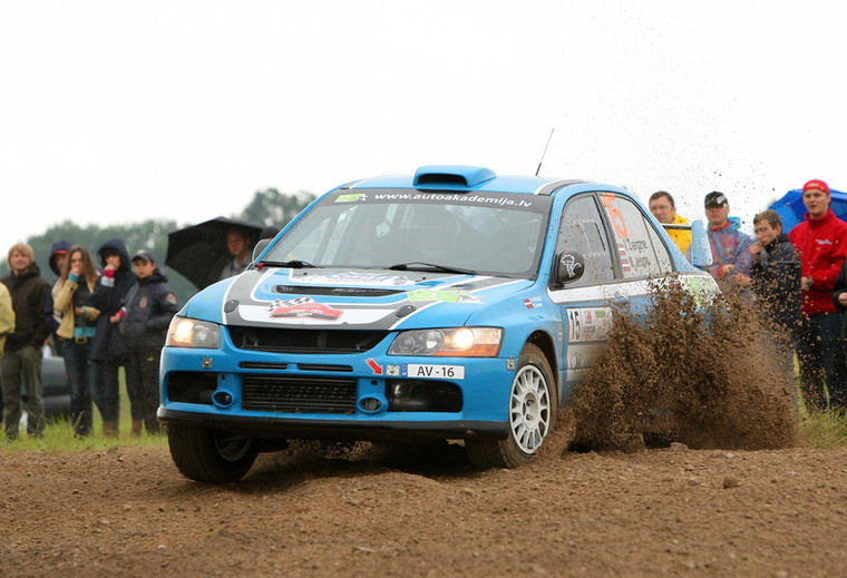 Zvaigznem ''Saule Rally 2011'' - lielisks sākums un priekšlaicīgs finišs ar nolauztu riteni