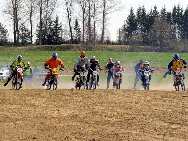 Elkšņu trasē - apvidus motokross un "Zelta mopēds"