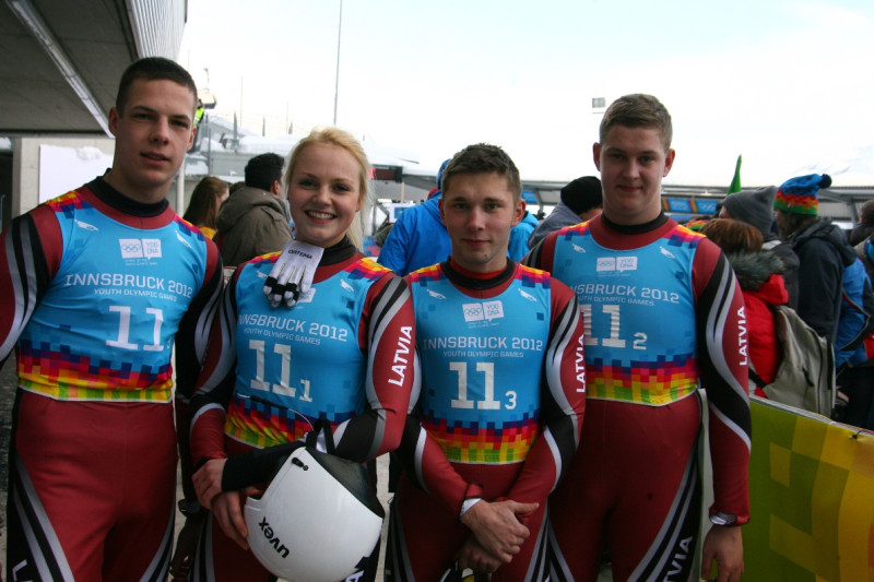 Latvijas kamaniņu braucēji - sestie komandu stafetē jaunatnes olimpiādē