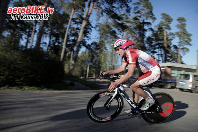 Vētrainos apstākļos "Aerobike.lv ITT kauss" 2. posmā uzvaru izcīna Vitālijs Korņilovs