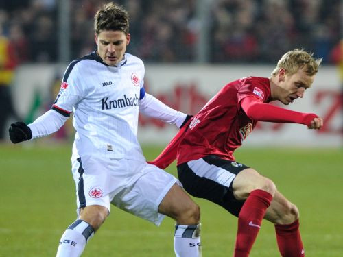 "Eintracht" notur neizšķirtu Freiburgā un ceturto vietu tabulā
